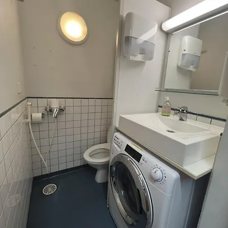 Hostelli Office House Services 663 *