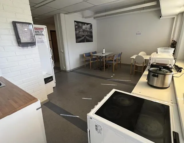 Office House Services 663 Hostel *