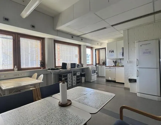 Office House Services 663 Vandrarhem