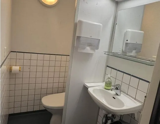 Office House Services 663 Vandrarhem Helsingfors